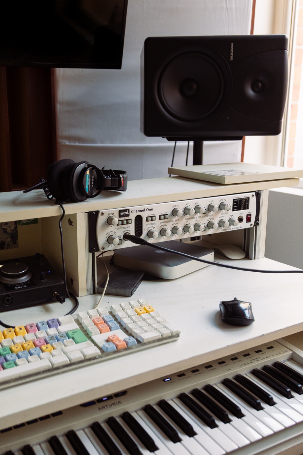 Studio B — préampli, clavier et monitoring